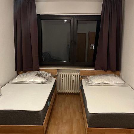 Zimmer Fuer Monteure, Handwerker Oder Reisende Essen Exterior photo