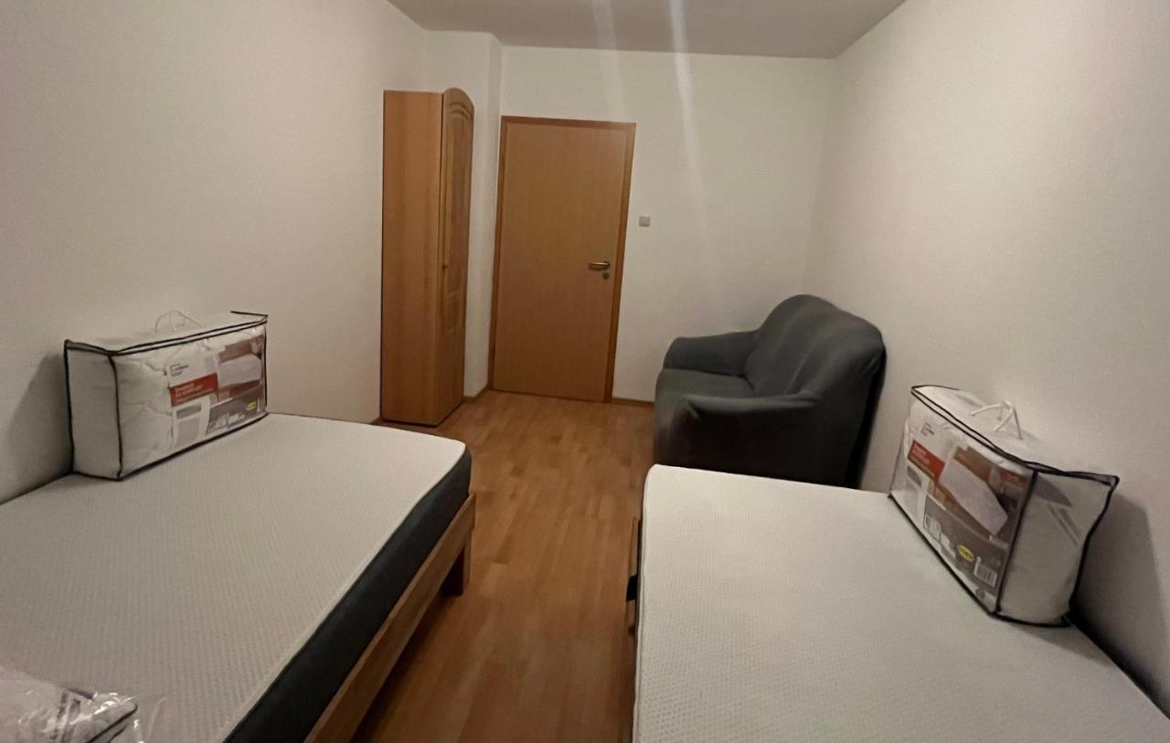 Zimmer Fuer Monteure, Handwerker Oder Reisende Essen Exterior photo
