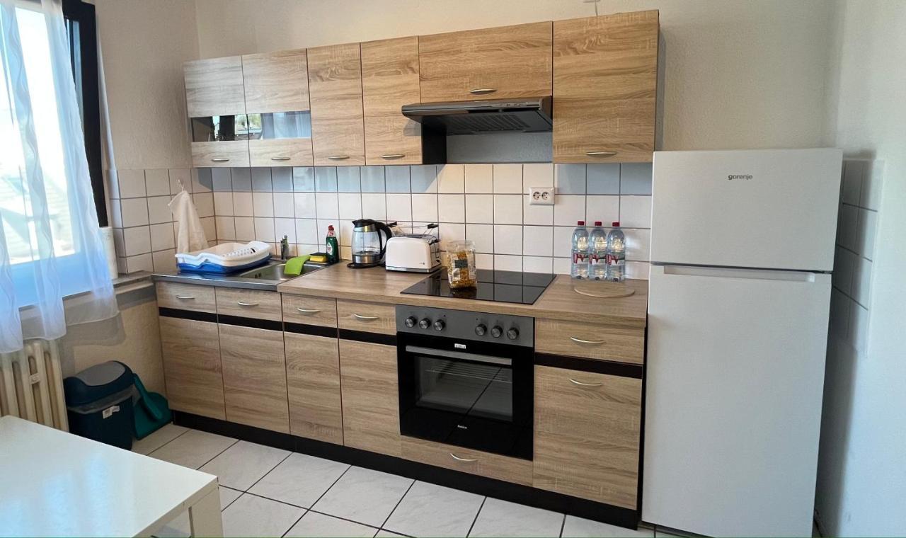 Zimmer Fuer Monteure, Handwerker Oder Reisende Essen Exterior photo