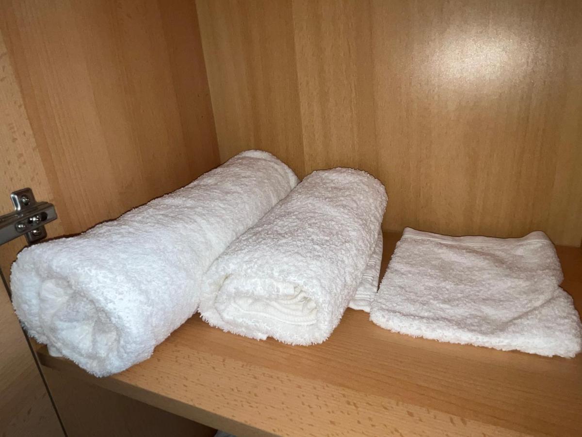 Zimmer Fuer Monteure, Handwerker Oder Reisende Essen Exterior photo