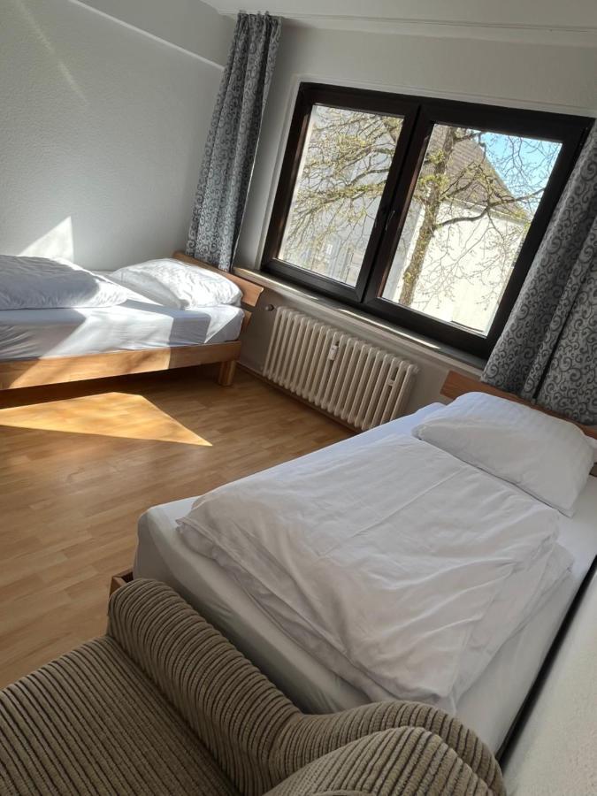 Zimmer Fuer Monteure, Handwerker Oder Reisende Essen Exterior photo