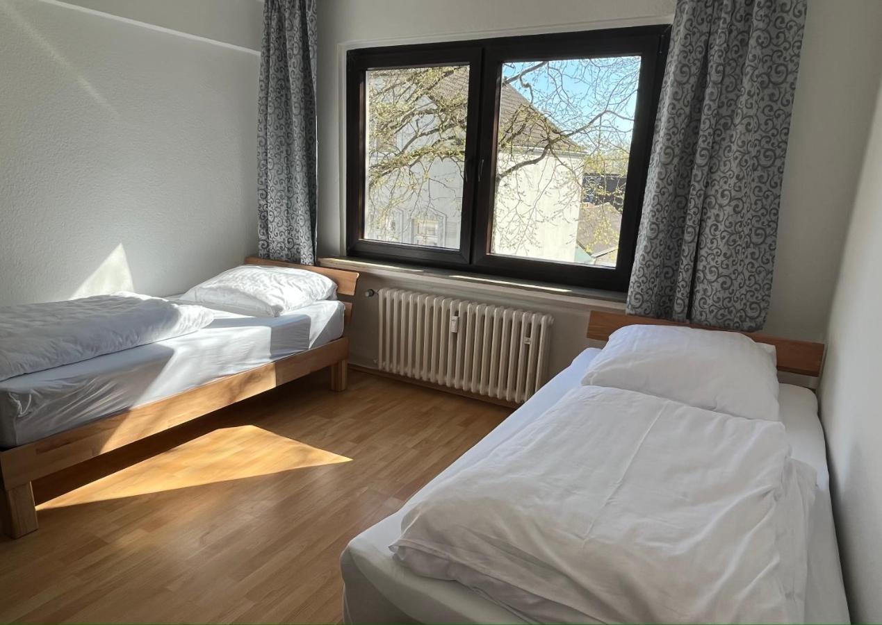 Zimmer Fuer Monteure, Handwerker Oder Reisende Essen Exterior photo