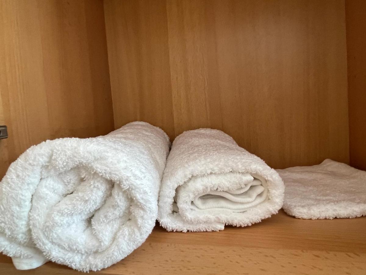 Zimmer Fuer Monteure, Handwerker Oder Reisende Essen Exterior photo